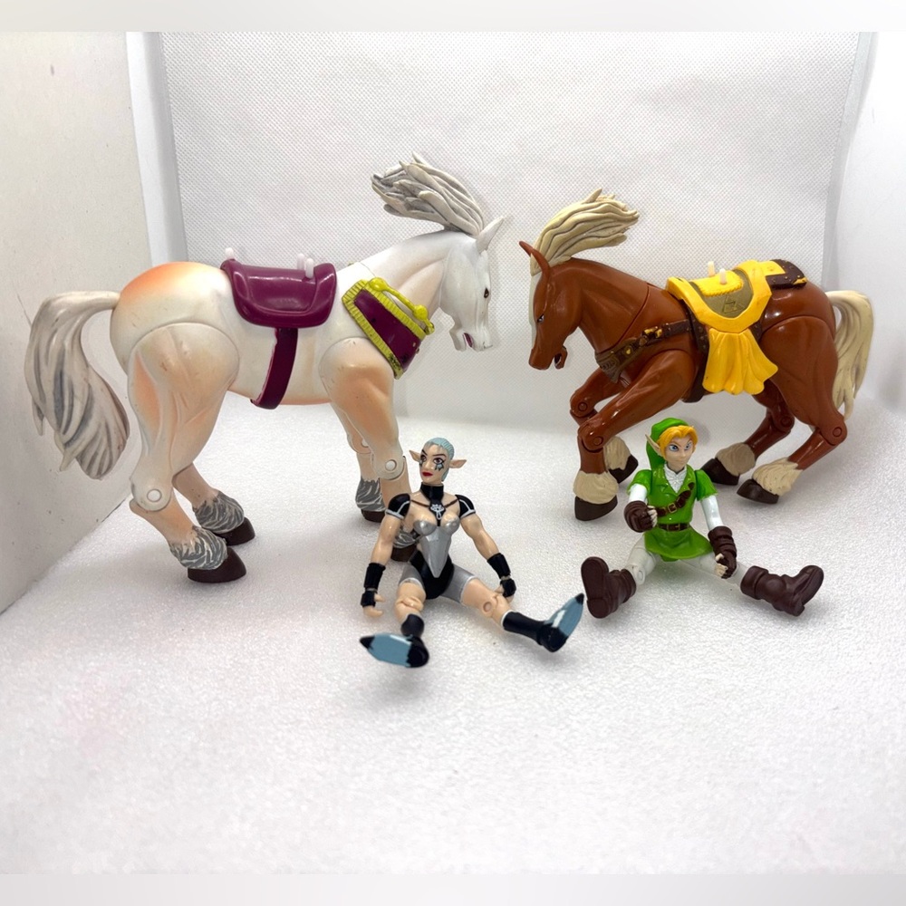 Vintage Lot of 4 Legends of Zelda Ocarina of Time Zelda & Impa W/ 2 Horses.